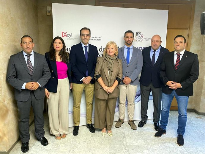 La consejera de Industria, Comercio y Empleo, Leticia García, ha inaugurado este martes el evento 'Conexión Hostelería: Entrevistas de Trabajo Express'