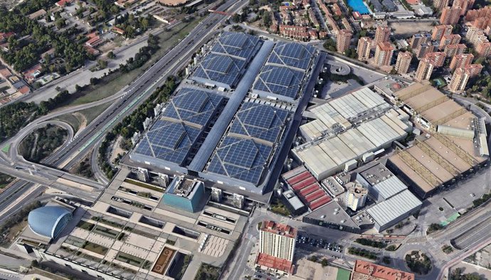 Plaques fotovoltaiques en les cobertes de Fira València