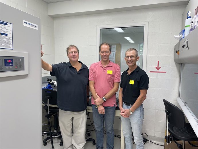 Prof. Tripp, Dr. Alfons Nonell-Canals y Dr. David E. Martin