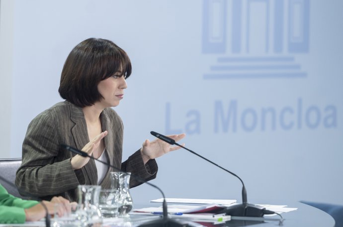 La ministra de Ciencia, Innovación y Universidades, Diana Morant, durante una rueda de prensa tras la reunión del Consejo de Ministros, en el Palacio de la Moncloa, a 7 de octubre de 2025, en Madrid (España).