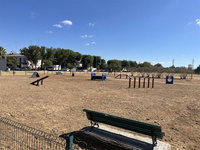 Parque canino de Sevilla Este tras su renovación.