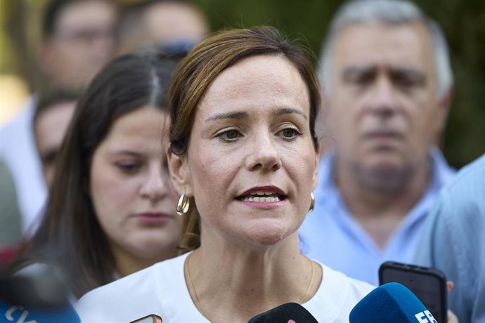 Archivo - La portavoz de Vox de Agenda España, Isabel Pérez Moñino, ofrece declaraciones a los medios, a 4 de septiembre de 2025, en Alcalá de Henares, Madrid (España).