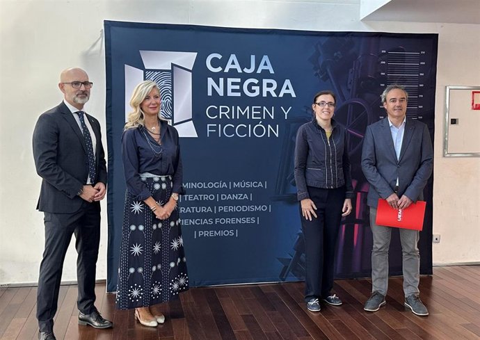 El CEO de Caja Negra, Antonio Cela; la concejala de Educación y Cultura, Irene Carvajal; la directora general de Políticas Culturales, Inmaculada Martínez, y el representante de la Universidad Europea Miguel de Cervantes (UEMC) Daniel Tomillo.