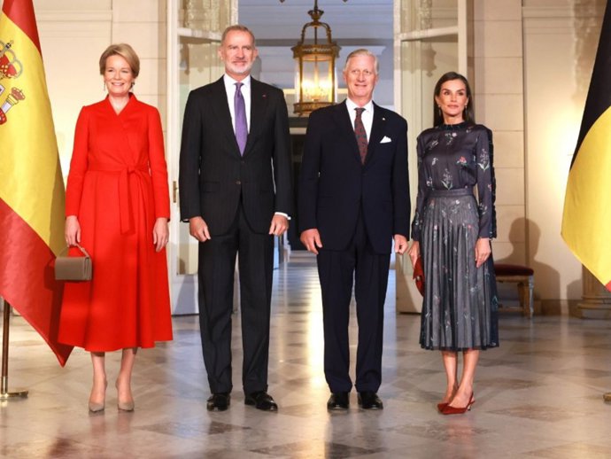 Los Reyes Felipe y Letizia, recibidos por Alberto y Matilde de Bélgica en su visita a Bruselas