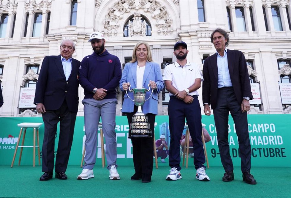 De izda a dcha: Juan Guerrero-Burgos, Jon Rahm, Inma Sanz, Ángel Hidalgo y Gerard Tsobanian tras la presentación del Open de España by Madrid 2025