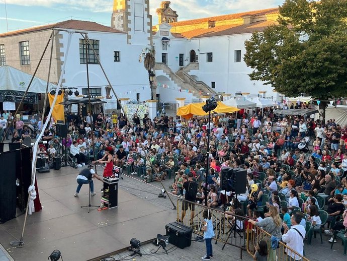 Imagen de un espectáculo de Valentiarte en 2024 en una foto de archivo