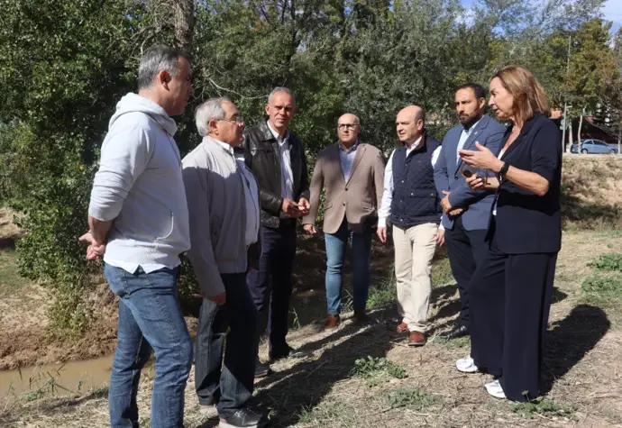 Los diputados autonómicos de Vox en las Cortes de Aragón Santiago Morón y Carmen Rouco con miembros de este partido en Cuarte de Huerva. - VOX.