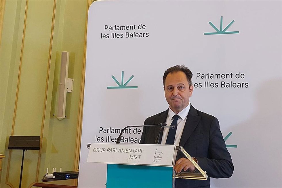 El diputado por Sa Unió per Formentera, Lloren Córdoba, en rueda de prensa