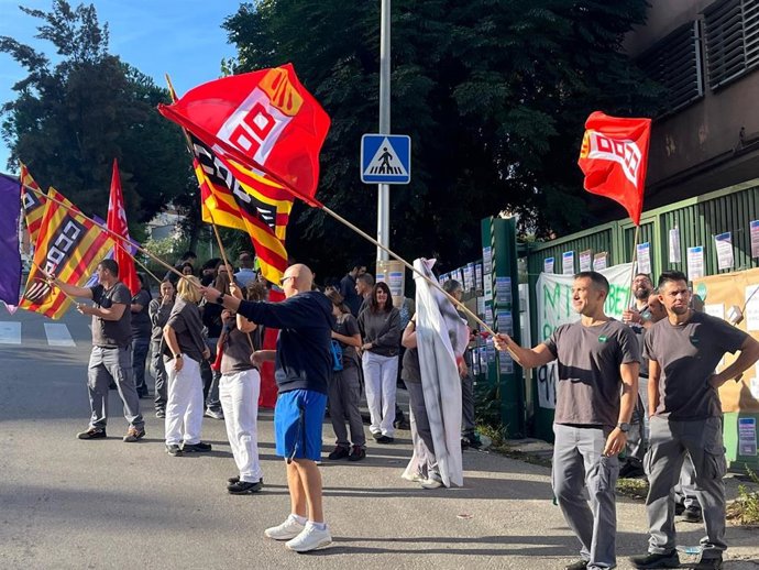 Empleados de MM Fiber Packaging afean a la dirección querer echarlos para "industrializar Madrid".