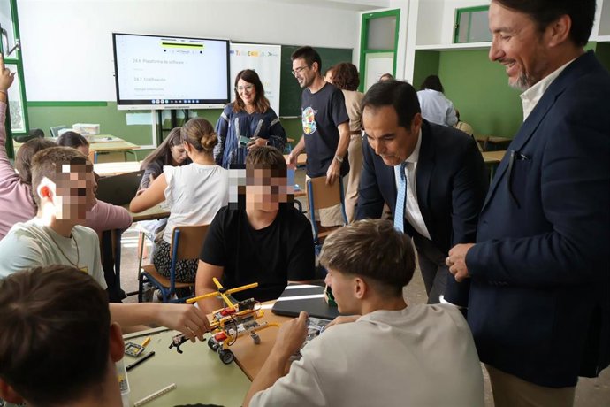 José Antonio Nieto, consejero de Justicia, en Alcolea del Río (Sevilla).