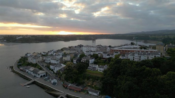 La compra de fincas rústicas sigue creciendo. Vista aérea de Castropol.