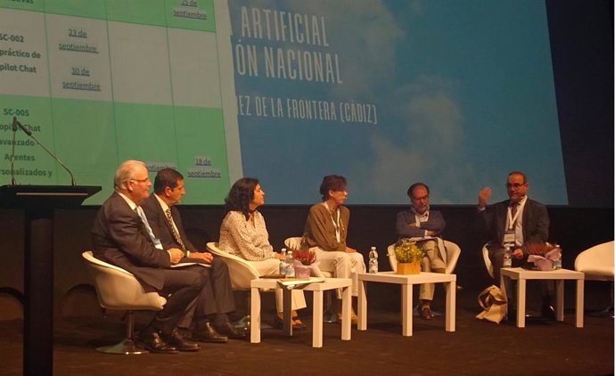 Mesa redonda sobre IA en el Congreso Andaluz del Consejo de Colegios de Secretarios, Interventores y Tesoreros de Administración Local de Andalucía (Cosital Andalucía), donde ha participado la FAMP