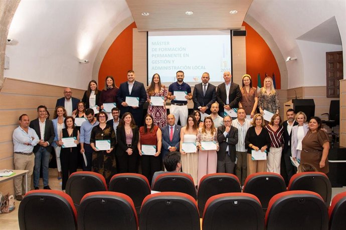 Alumnos del Máster de Formación en Gestión y Administración Local organizado por la UEx y la Diputación de Cáceres
