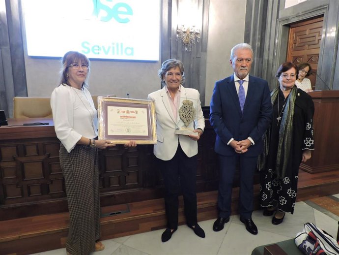 Acto de entrega del 'Aldabón de Sevilla' en la Casa de la Provincia.