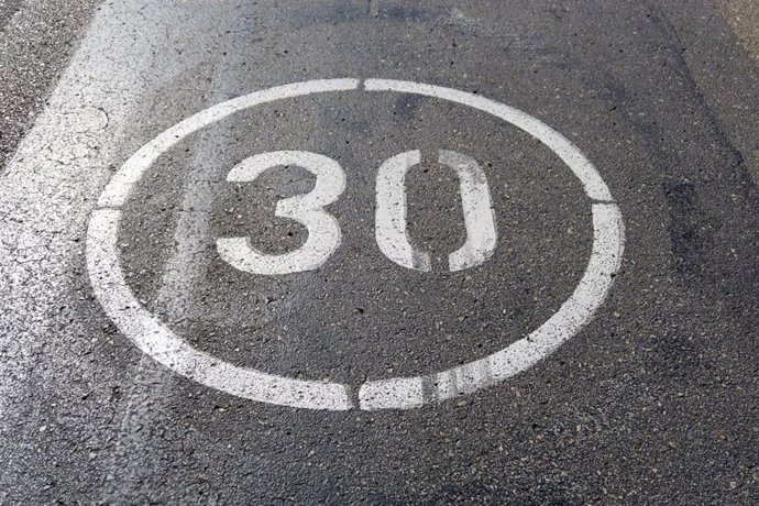 Archivo - Señal de 30