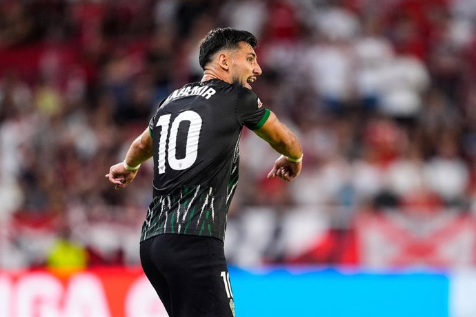 Rafa Mir of Elche CF protests during the Spanish league, LaLiga EA Sports, football match played between Sevilla FC and Elche CF at Ramon Sanchez-Pizjuan stadium on September 12, 2025, in Sevilla, Spain.