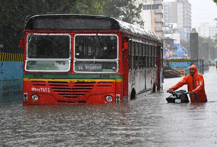 Archivo - Inundaciones por fuertes lluvias en India.