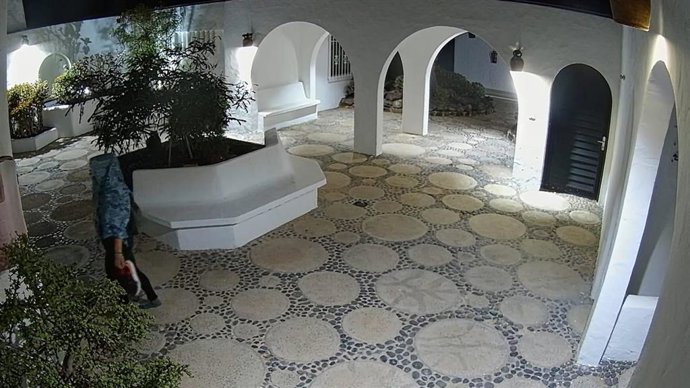 La mujer detenida con la cabeza tapada cuando iba a entrar en una vivienda de Morro Jable, en Fuerteventura, a robar