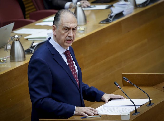 Archivo - Arxiu - El conseller d'Emergències, Juan Carlos Valderrama, a Les Corts