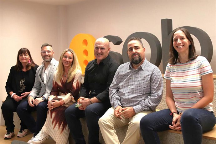 Foto de familia con los participantes de la jornada sobre hemofilia.