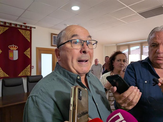 El nuevo alcalde de Pepino (Toledo), Ignacio Díaz, tras la moción de censura en el municipio.