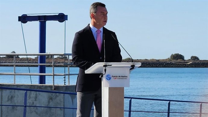 El presidente de Puertos del Estado,, Gustavo Santana, este martes en el Puerto de Huelva.