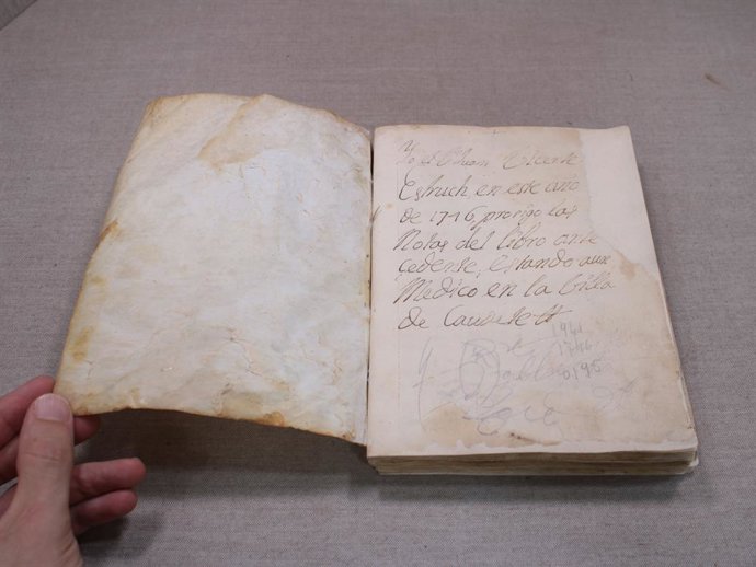 El MuVIM presenta un manuscrito restaurado del siglo XVIII del médico valenciano Juan Vicente Estruch