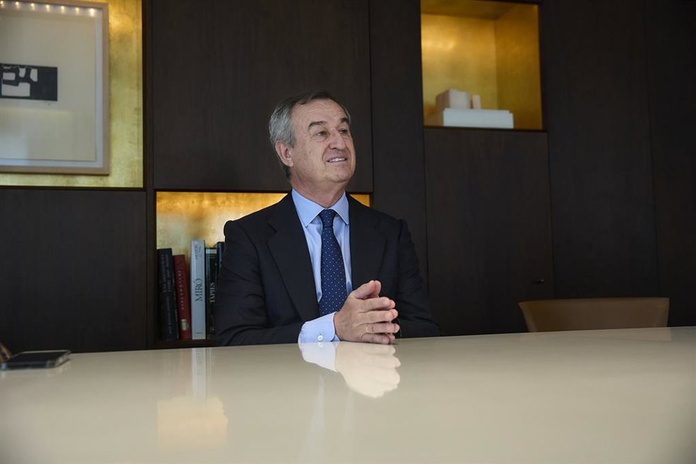 El consejero delegado de Banco Sabadell, César González-Bueno, durante una entrevista para Europa Press, en la sede de Sabadell, a 7 de octubre de 2025, en Madrid (España). César González-Bueno, licenciado en Derecho y Administración de Empresas por ICA