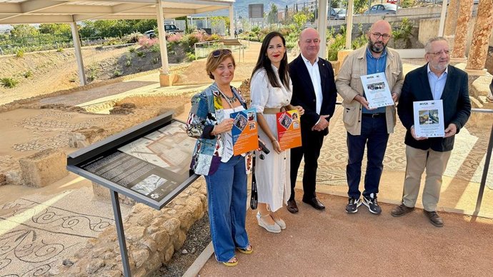 El alcalde de Antequera (Málaga), Manolo Barón, la teniente de alcalde de Turismo y Comercio, Ana Cebrián, y el concejal de Cultura y Patrimonio Histórico, José Medina Galeote, han dado cuenta de la puesta en marcha de un programa estable de visitas.