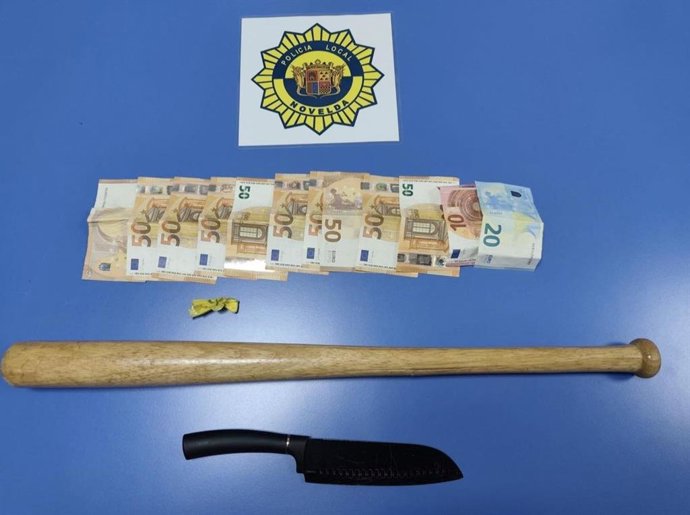 Detingut un home acusat d'amenaçar amb un ganivet a clients d'un local d'oci de Novelda