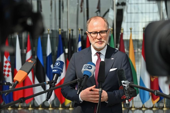 Archivo - 10 April 2025, Belgium, Brüssel: Andris Spruds, Minister of Defense of Latvia, speaks to journalists as Defence ministers from the "coalition of the willing" nations, who are some of Kiev's closest allies, meet at NATO headquarters in Brussels o