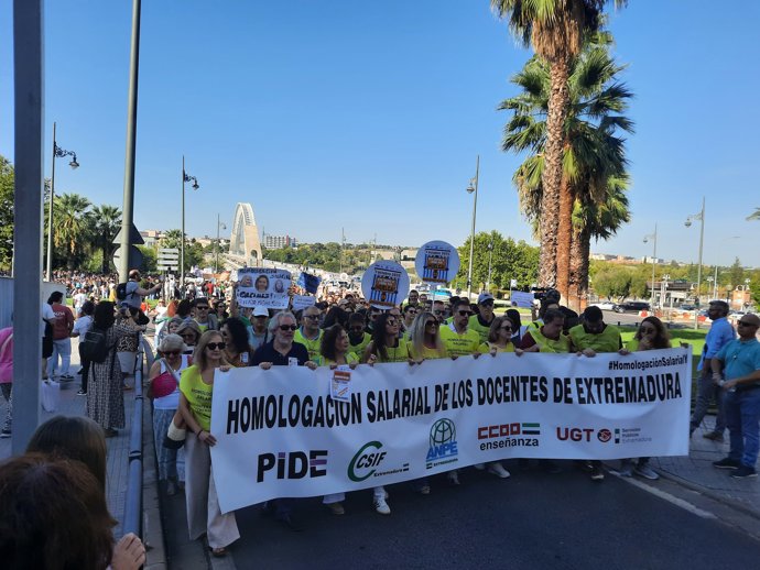 Manifestación docente en Mérida el 7 de octubre de 2025