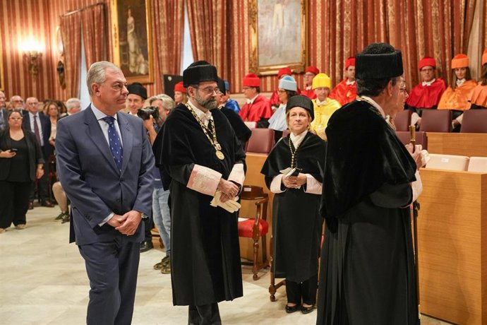 El alcalde de Sevilla, José Luis Sanz, acude al acto de inauguración del curso académico de la Universidad CEU Fernando III.