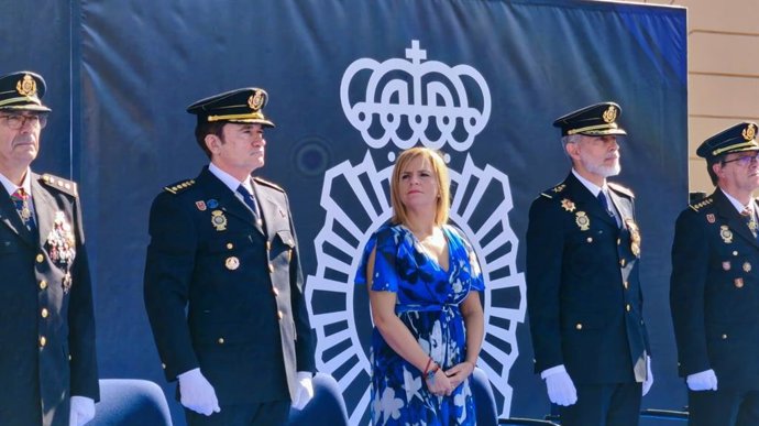 La delegada del Gobirno en la celebració de la Festivitat del Patró de la Policia Nacional, Dia dels Àngels Custodis