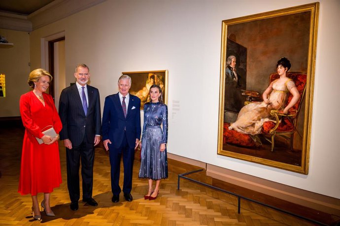 Los Reyes Felipe VI y Letizia  recorren  la exposición 'Luz y sombra. Goya y el Realismo en España' y participan en el acto inaugural de 'Eurpalia 2025',en el Palacio de Bellas Artes de Bruselas, a 7 de octubre de 2025, en Bruselas (Bélgica). Los Reyes ha