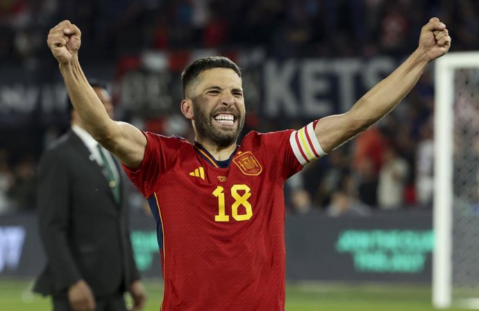 Archivo - Jordi Alba, da Espanha, comemora a vitória após a partida de futebol da final da UEFA Nations League 2023 entre Croácia e Espanha em 18 de junho de 2023 no Stadion Feijenoord 'De Kuip' em Roterdã, Holanda - Foto Jean Catuffe / DPPI