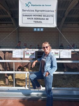 La diputada delegada de Igualdad de la DPT, Beatriz Redón, en la Feria ganadera de Cedrillas.