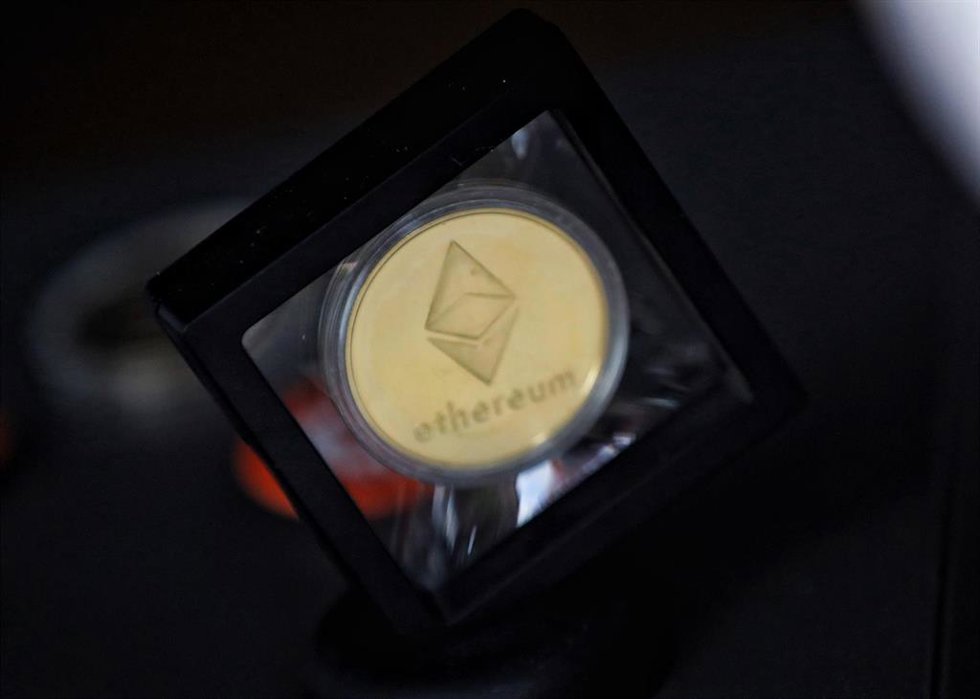 Archivo - Una criptomoneda de ethereum, a 14 de septiembre de 2022, en Madrid (España). .