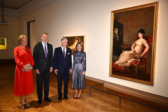 Felipe VI y Letizia recorren la exposición 'Luz y sombra. Goya y el realismo español' este lunes en Bruselas (Bélgica)