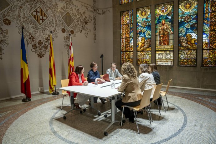 Gil y Cervós durante la firma del convenio de adhesión a 'Radars'