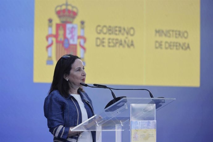 La ministra de Defensa, Margarita Robles, durante la ceremonia de puesta a flote del submarino S-82 'Monturiol', segunda unidad de la serie S-80 construida para la Armada, en el Astillero de Navantia, a 3 de octubre de 2025, en Cartagena, Murcia (España).