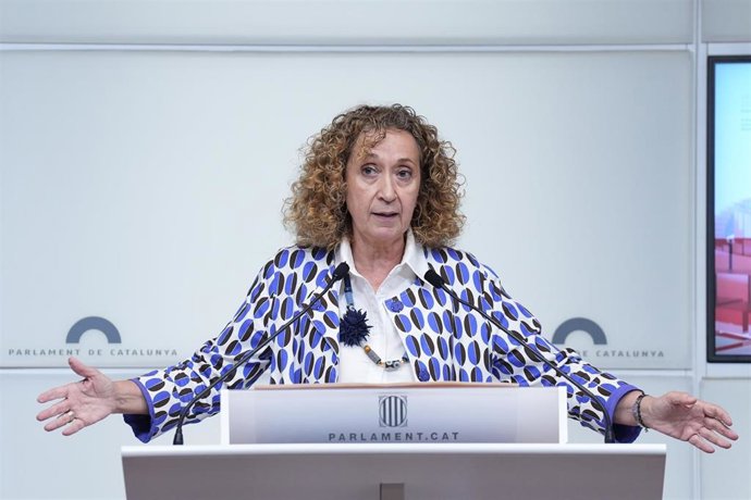 La consellera de Territorio de la Generalitat, Esther Capella, ofrece una rueda de prensa de Esquerra Republicana de Catalunya (ERC), tras la primera jornada del Debate de Política General, en el Parlament de Catalunya, a 7 de octubre de 2025, en Barcelon