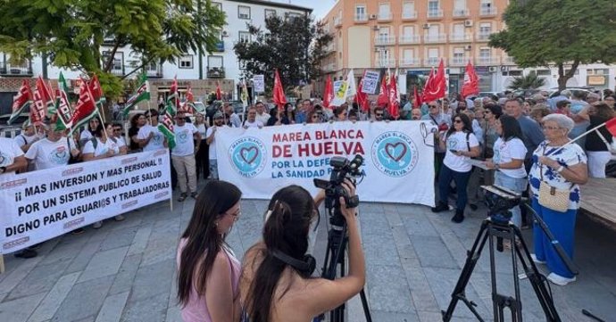 Concentración para exigir a la Junta la construcción del Chare del Condado.