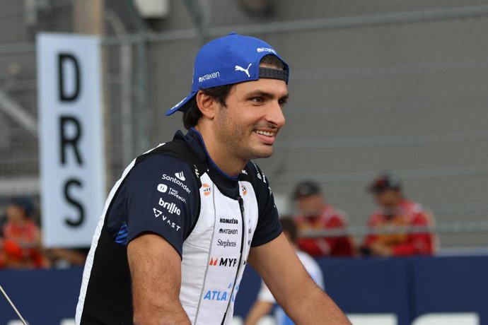 October 5, 2025, Singapore, Singapore, Singapore: Williams Racing driver #55 CARLOS SAINZ (ESP) in the drivers parade at the 2025 Formula 1 Singapore Grand Prix, round 18 of the 2025 FIA Formula 1 World Championship at Marina Bay Street Circuit, Singapore