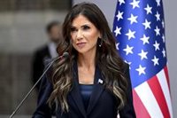 Noem visita Oregón en medio de las tensiones por el despliegue de la Guardia Nacional ordenado por Trump