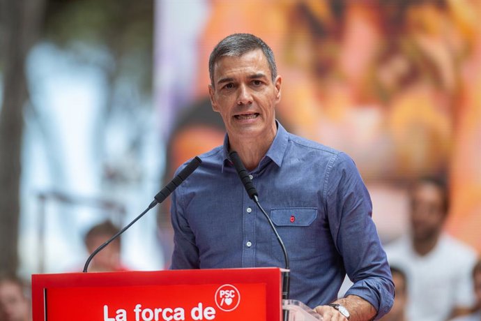 El presidente del Gobierno, Pedro Sánchez, interviene durante la Fiesta de la Rosa del PSC, a 21 de septiembre de 2025, en Gavà, Barcelona, Cataluña (España). La fiesta de la Rosa es el gran acto anual del PSC concebido como la puesta de largo e inaugurac