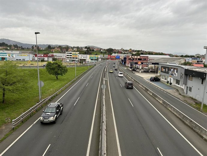 Archivo - Autovía S-10 acceso a Santander a su paso por Maliaño. Foto de archivo