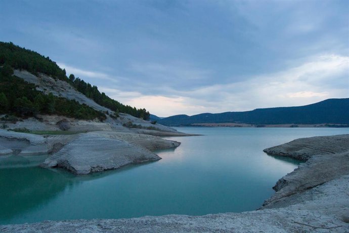 Archivo - Foto de archivo del embalse de Yesa.