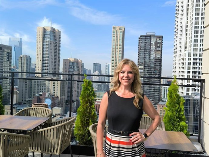 Kristen Reynolds, presidenta y directora ejecutiva de Choose Chicago en el Hotel Riu Plaza Chicago en Chicago