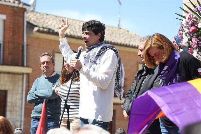 Archivo - El coordinador autonómico de Izquierda Unida en Castilla y León, Juan Gascón, interviene durante la festividad del Día de Castilla y León.
